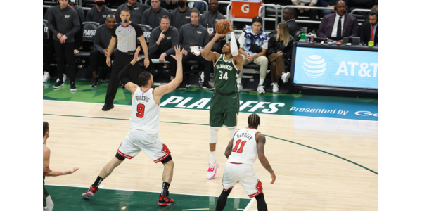 Milwaukee Bucks pasa a la siguiente ronda